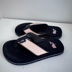 Vineyard Vines Navy & Pink Flip Flops 🐳